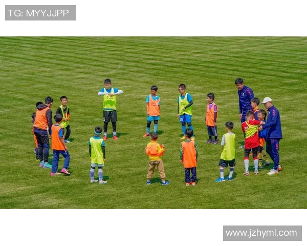 足球明星的奢华生活揭秘从训练场到豪宅的精彩瞬间与背后的故事